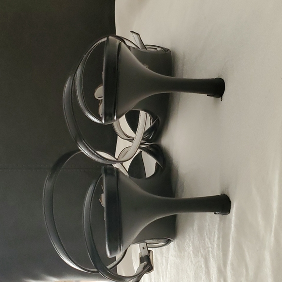 Via Spiga Floral Black and White sandal - Picture 3 of 5